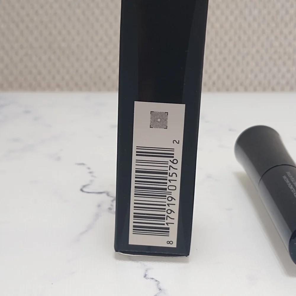 It Cosmetics Superhero Mascara Volumizing Super Black Mini Travel Size 0.17 oz